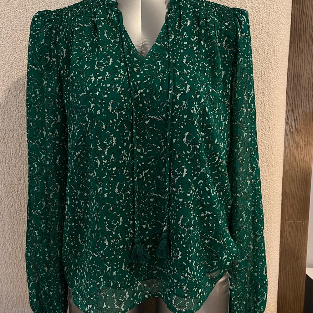 cupcakes & cashmere Emerald Green Floral V-Neck Tassel Blouse